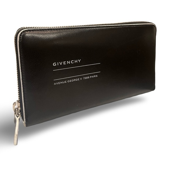 - GIVENCHY
Leather Graphic Print Calfskin Zippy Zip around Wallet Authentic - Picture 4 of 17
